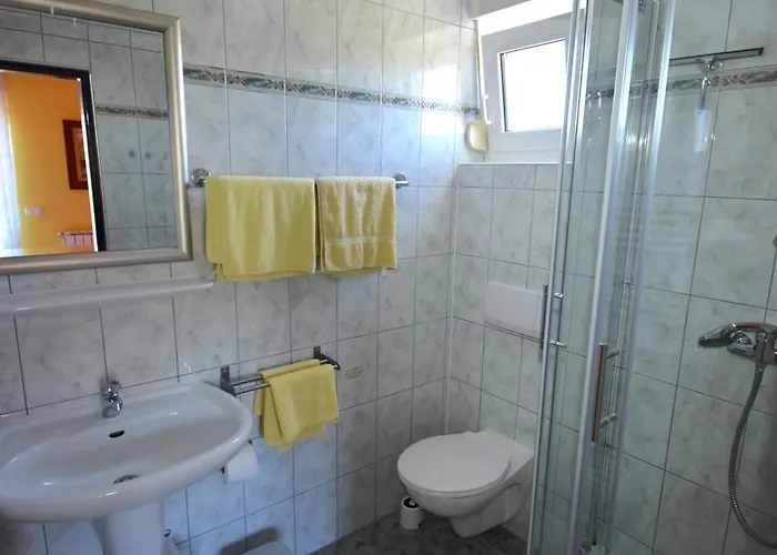 Familie Percinic Apartman Rab Town
